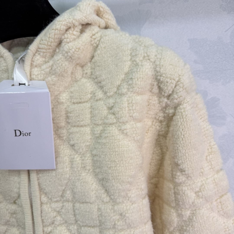 chr1st1an D10r outwear